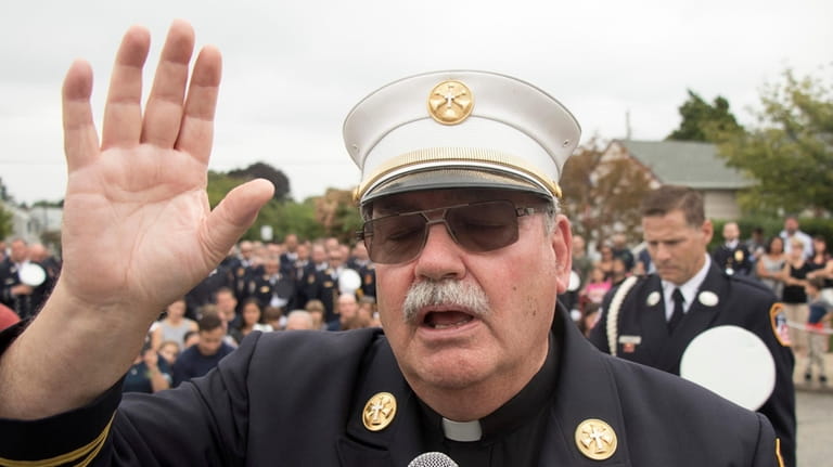 FDNY chaplain Msgr. John Delendick died Thanksgiving Day of 9/11-related pancreatic...