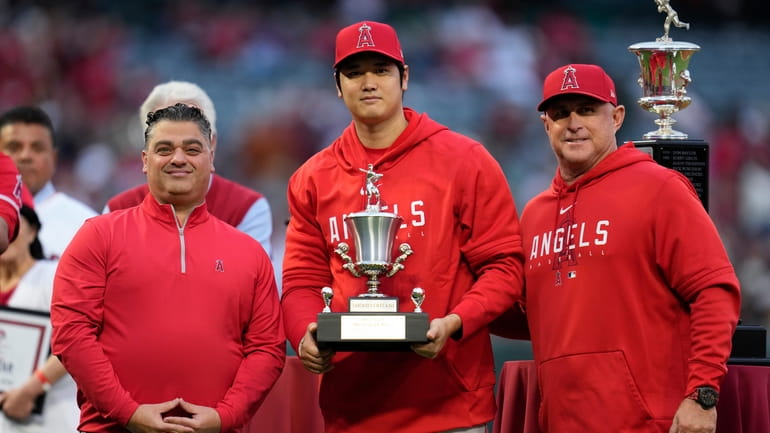 Los Angeles Angels' Shohei Ohtani, center, poses with general manger...