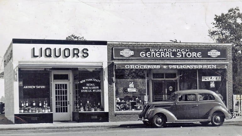 A photo of the Wyandanch General Store from 1941.