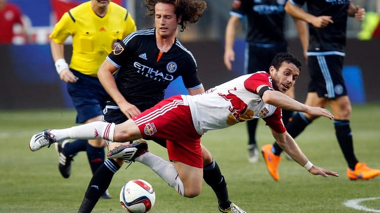 New York City FC's Mix Diskerud battles with New York...