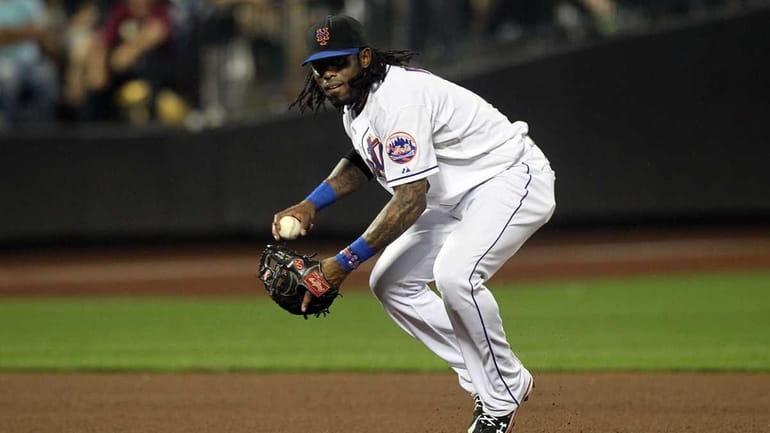 Jose Reyes #7 of the New York Mets fields the...