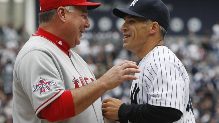 Los Angeles Angels manager Mike Scioscia, left, greets New York...