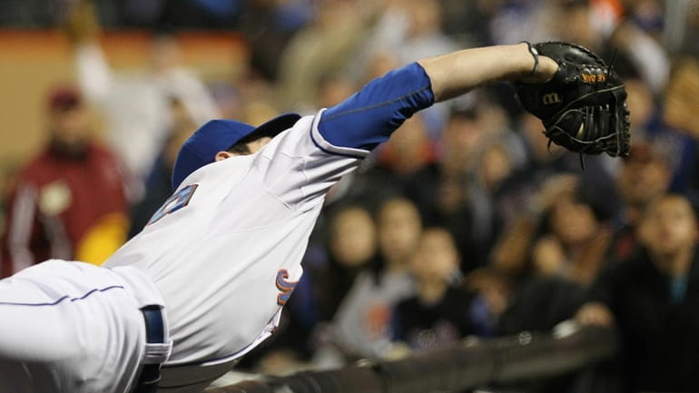 Ike Davis #29 of the New York Mets makes the...