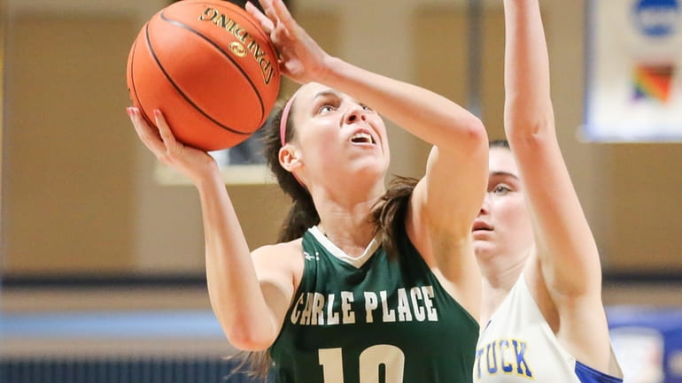 Caitlin Leary scored 25 points, including nine in the third...