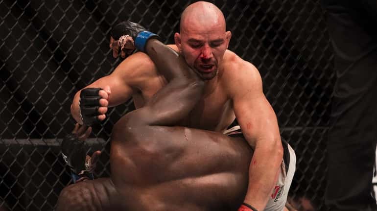 Glover Teixeira defeated Jared Cannonier by unanimous decision in a...