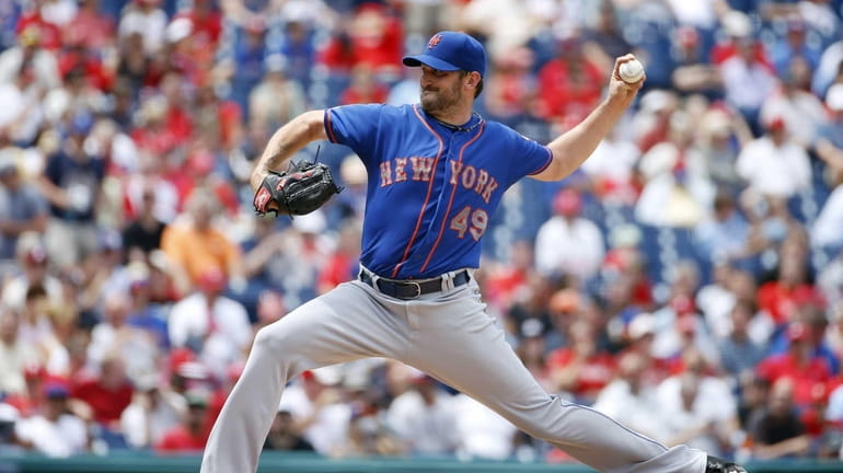 Mets starter Jonathon Niese pitches during the third inning against...