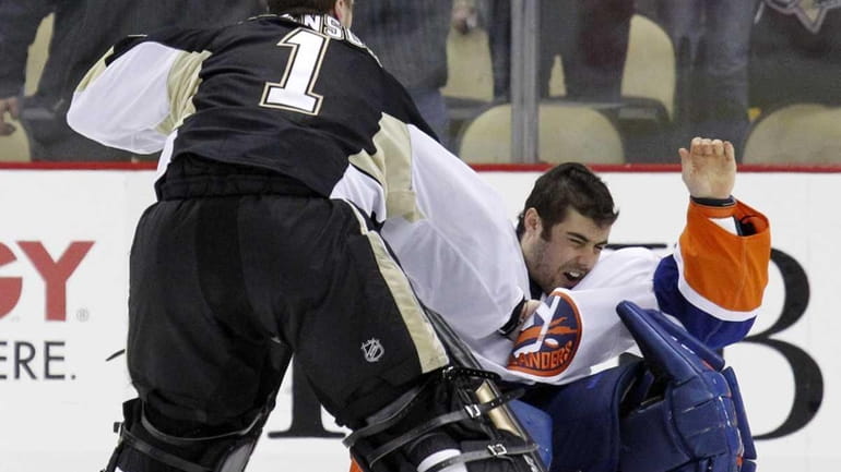 Rick DiPietro suffered facial fractures in a fight with Penguins...