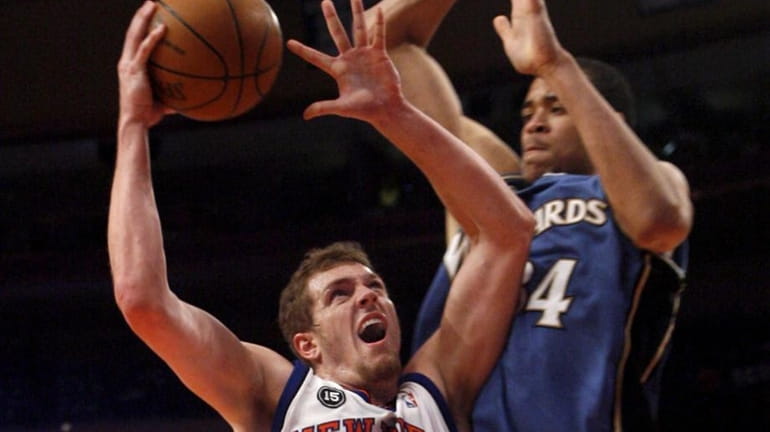 New York Knicks' David Lee (42) goes to the basket...