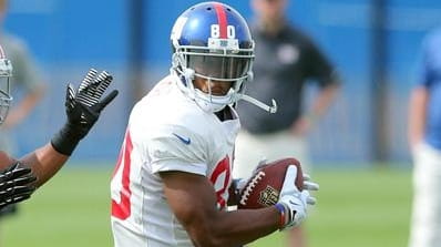 New York Giants wide receiver Victor Cruz catches a pass...