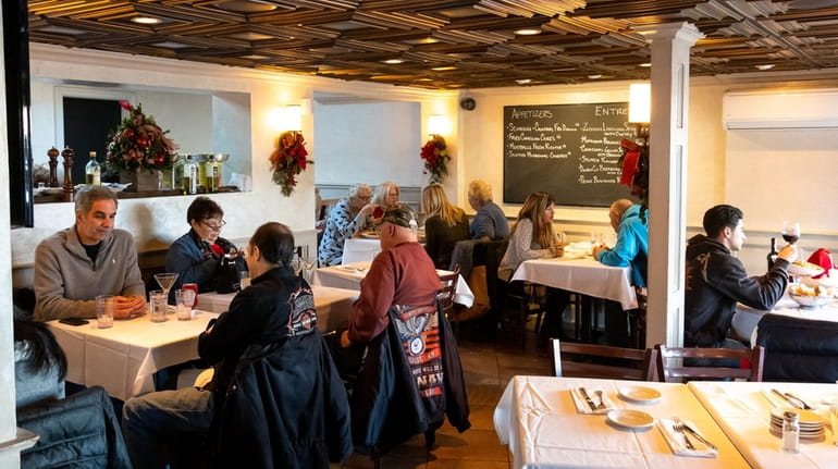 Diners at Robke's in Northport pre-pandemic in December 2019.