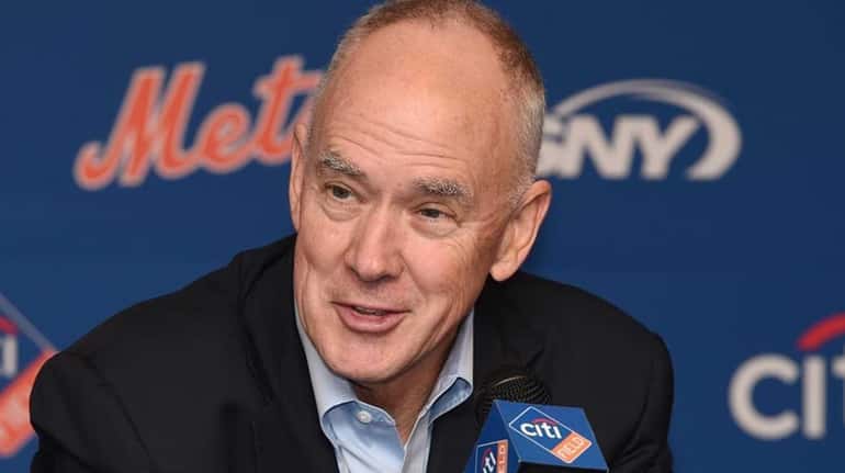New York Mets general manager Sandy Alderson announces a two-year...