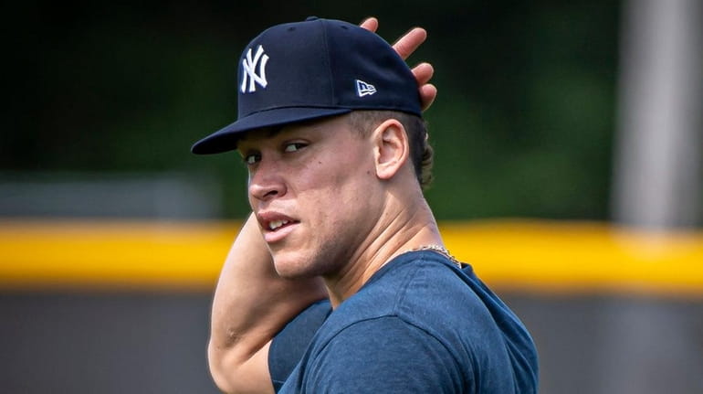 Yankees' Aaron Judge fields deep fly balls during spring training on Feb....