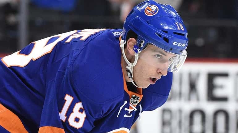 New York Islanders right wing Ryan Strome sets before a...