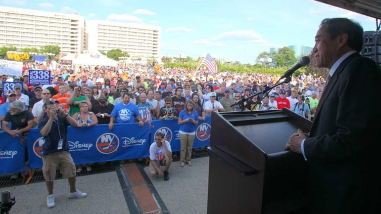 New York Islanders owner Charles Wang speaks to the hundreds...