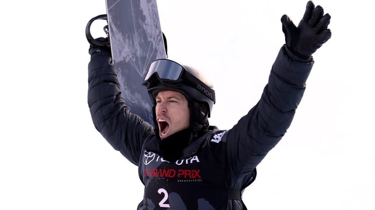 Shaun White celebrates his final run in the men's snowboard...