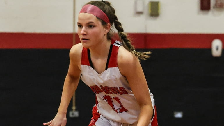 Plainedge's Lucy Younghans dribbles downcourt during a Nassau Conference A-I...