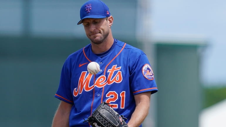 New York Mets' Max Scherzer flips the ball around in...