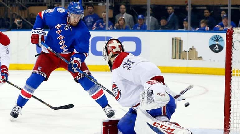 Kevin Hayes of the New York Rangers misses a scoring...