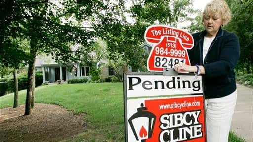Realtor Catherine Schramm replaces a listing line number atop a...