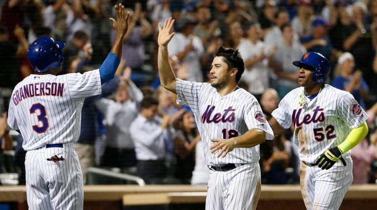 New York Mets' Curtis Granderson greets Travis d'Arnaud and Yoenis...