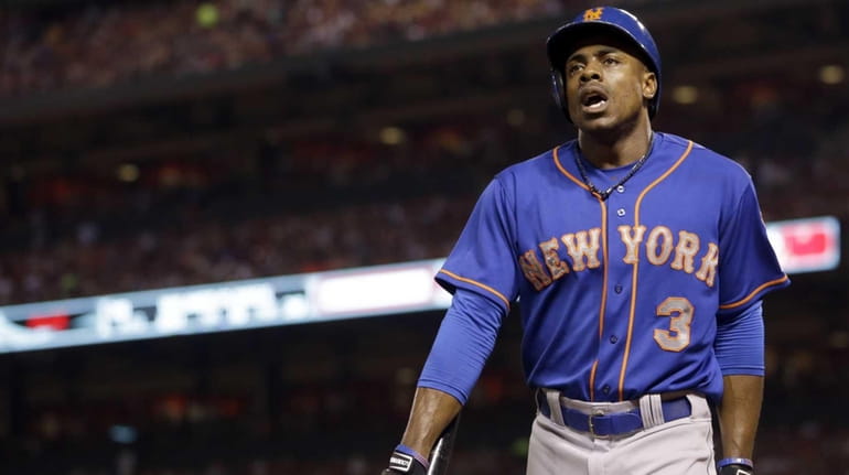 The Mets' Curtis Granderson heads back to the dugout after...