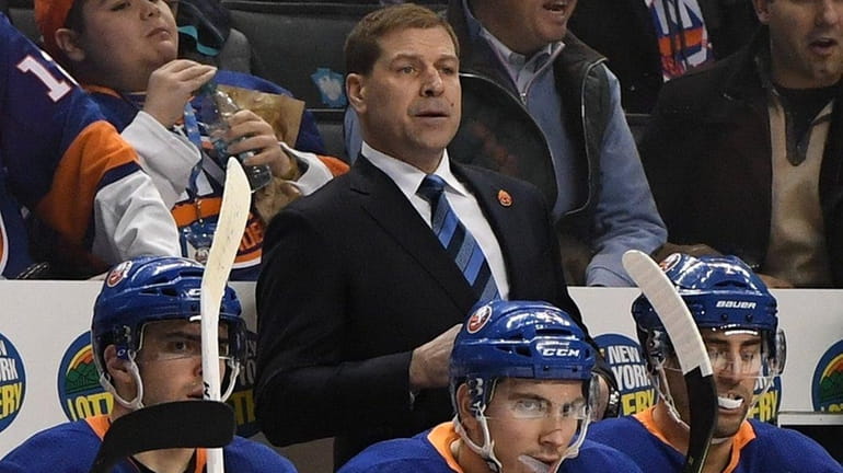 Islanders head coach Doug Weight looks on against the Bruins...