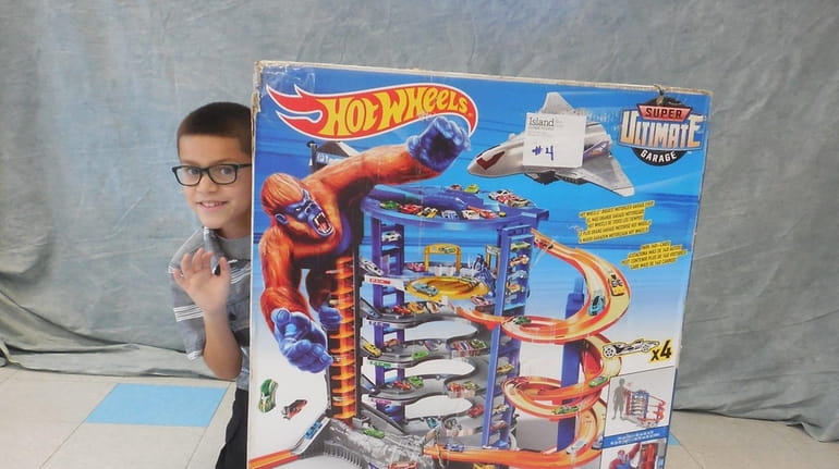 Kidsday reporter Matthew Osorio tested the Hot Wheels Super Ultimate...
