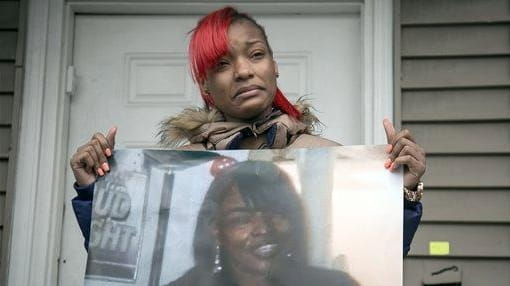 Latonya Jones, 19, holds a photo of her mother, Bettie...
