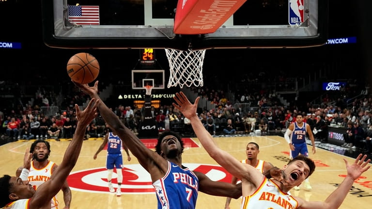 Philadelphia 76ers center Mo Bamba (7) drives to the basket...