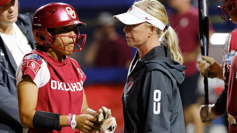 Oklahoma coach Patty Gasso, right, talks to Rylie Boone during...