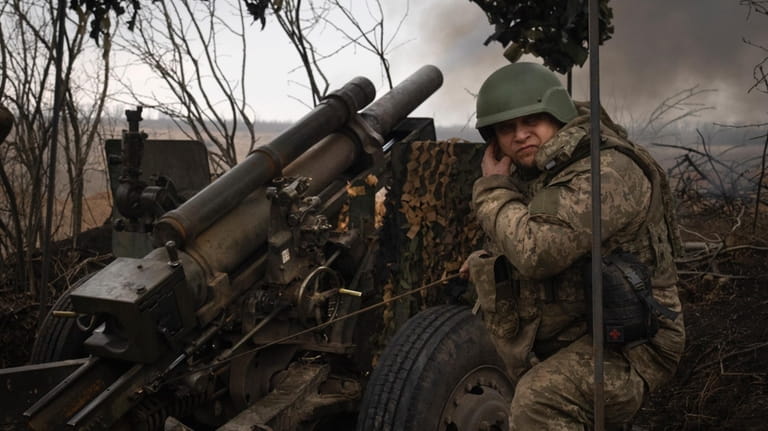 Ukrainian soldiers of the 71st Jaeger Brigade fire a M101...