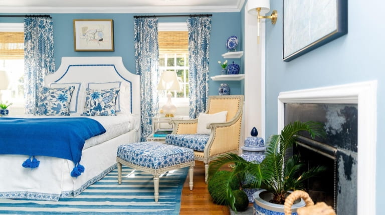 This cozy master bedroom suite by Manhattan-based designer Barbara Page...