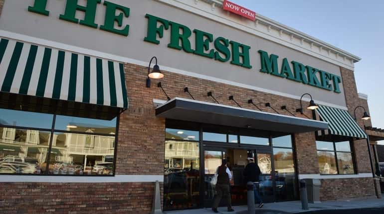 Specialty grocer The Fresh Market will close its Woodbury Common...