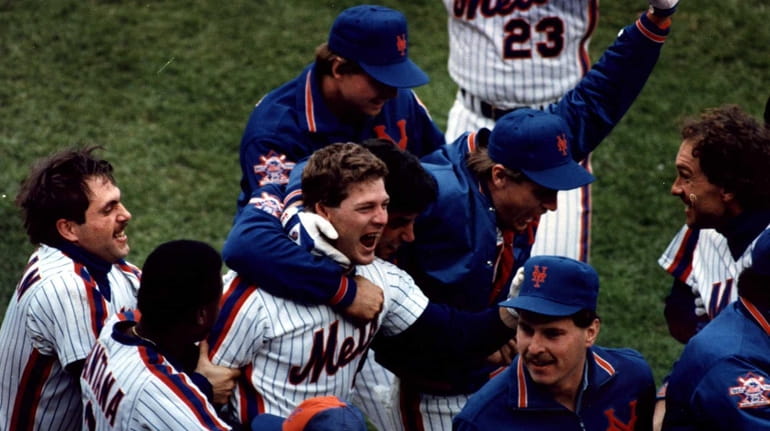 Lenny Dykstra mobbed by his Mets teammates during the 1986...