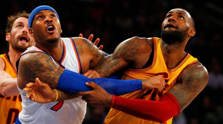 Carmelo Anthony #7 of the New York Knicks battles for...
