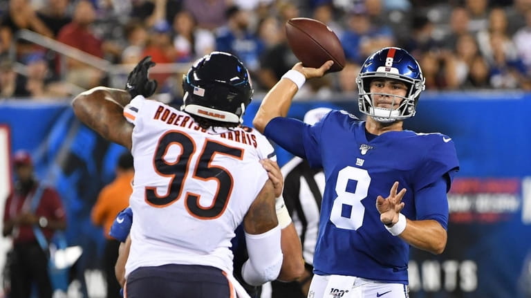  Daniel Jones played against the Bears on Friday, but Eli Manning...