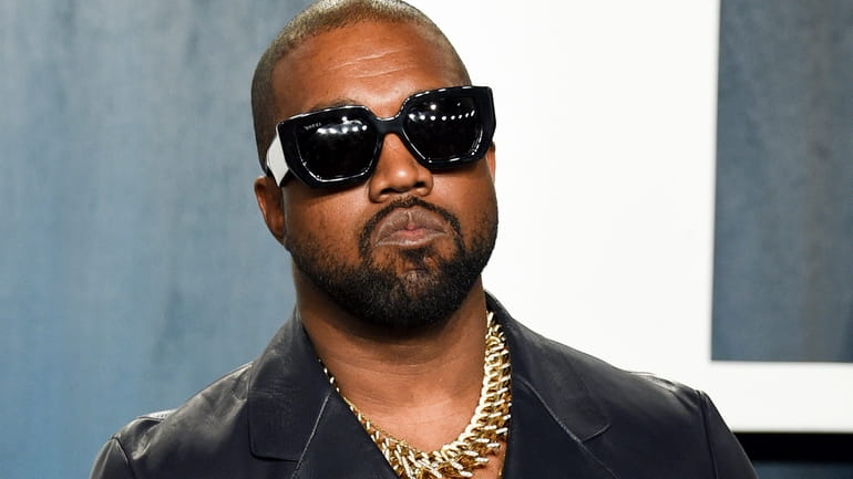  Kanye West arrives at the  2020 Vanity Fair Oscar Party...