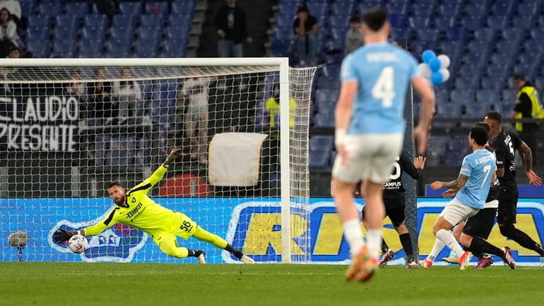Lazio's Felipe Anderson, second right, scores his side's opening goal...