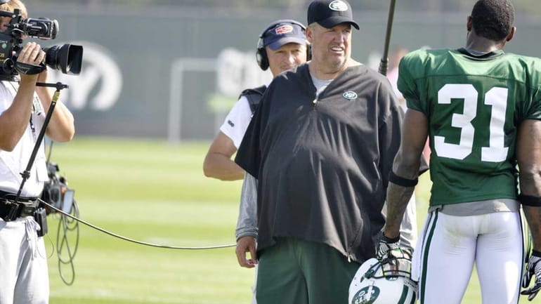New York Jets head coach Rex Ryan talks with defensive...
