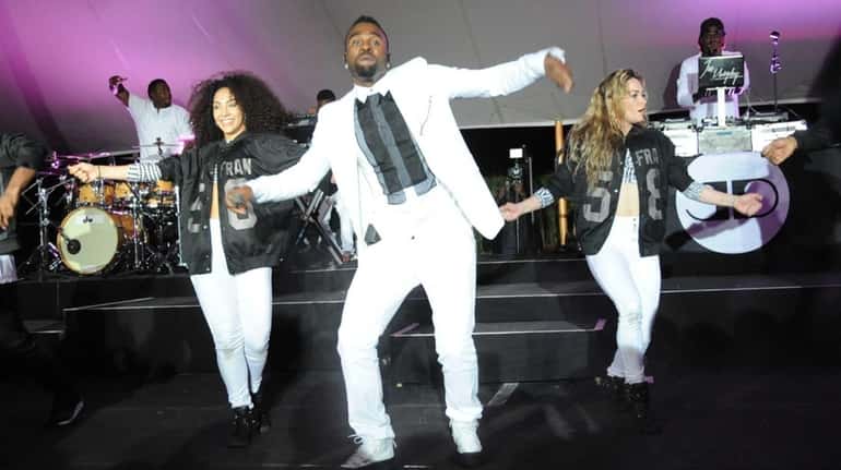 Jason Derulo performs at a special VH1 Save The Music...
