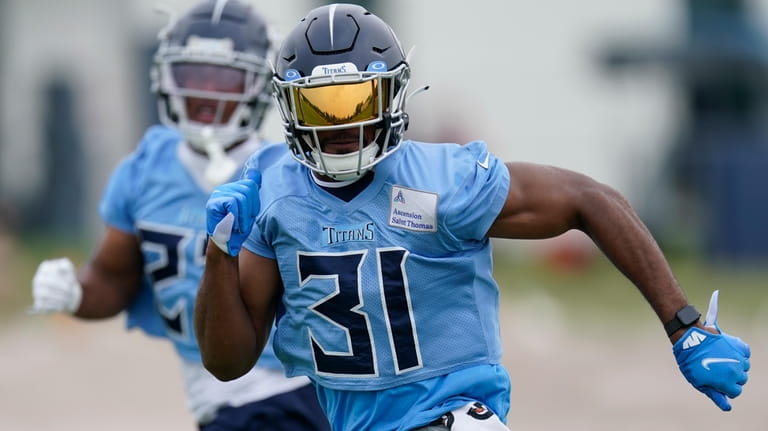 Tennessee Titans safety Kevin Byard (31) runs through drills during...
