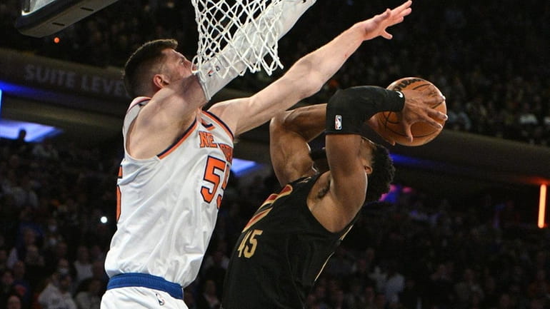 Knicks center Isaiah Hartenstein defends a shot attempt by Cavaliers...
