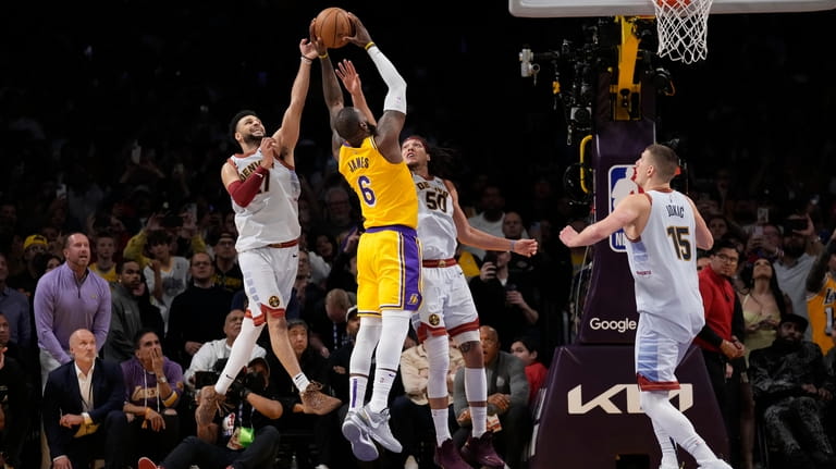 Los Angeles Lakers forward LeBron James (6) misses a layup...