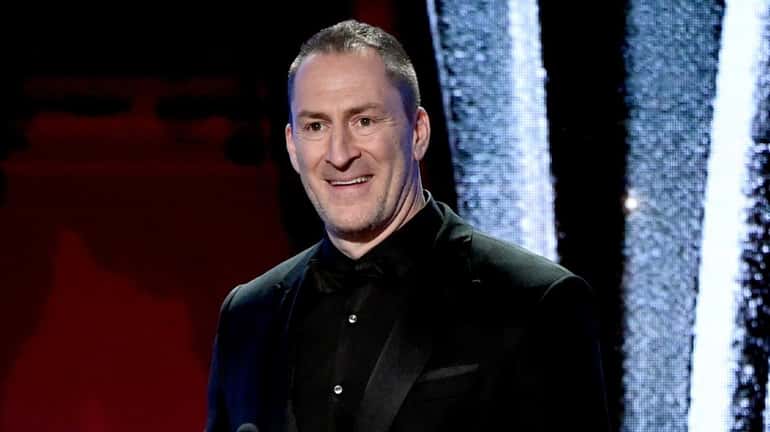 Ben Bailey will be driving the "Cash Cab" once again...