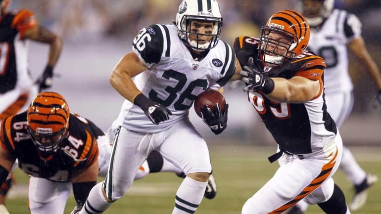 New York Jets safety Jim Leonhard avoids a tackle by...