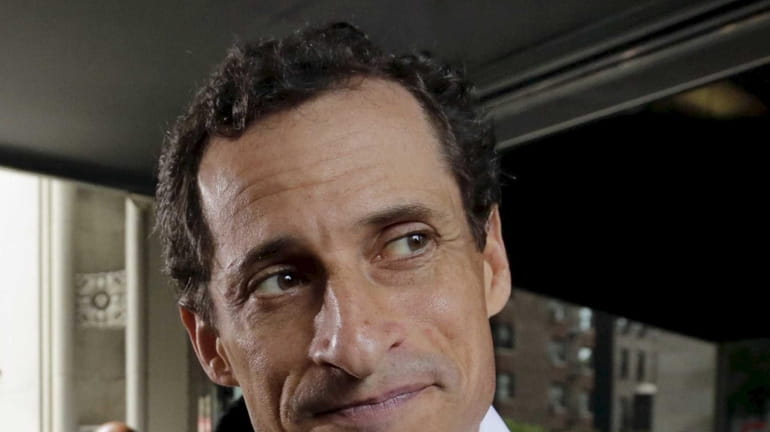 New York City mayoral candidate Anthony Weiner leaves his apartment...