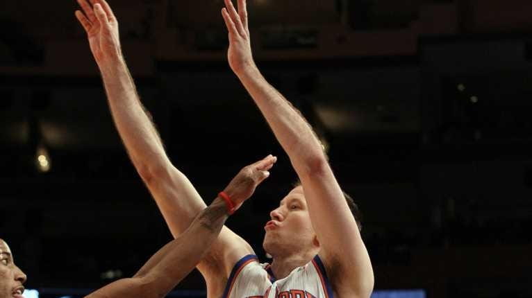 Steve Novak #16 of the New York Knicks shoots a...