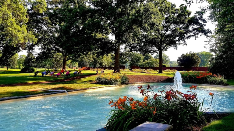 Find a 500-acre arboretum at Pinelawn Memorial Park in Farmingdale. 