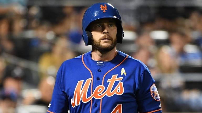 Mets pinch hitter Jed Lowrie returns to the dugout after...