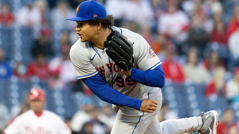 New York Mets starting pitcher Taijuan Walker throws during the...